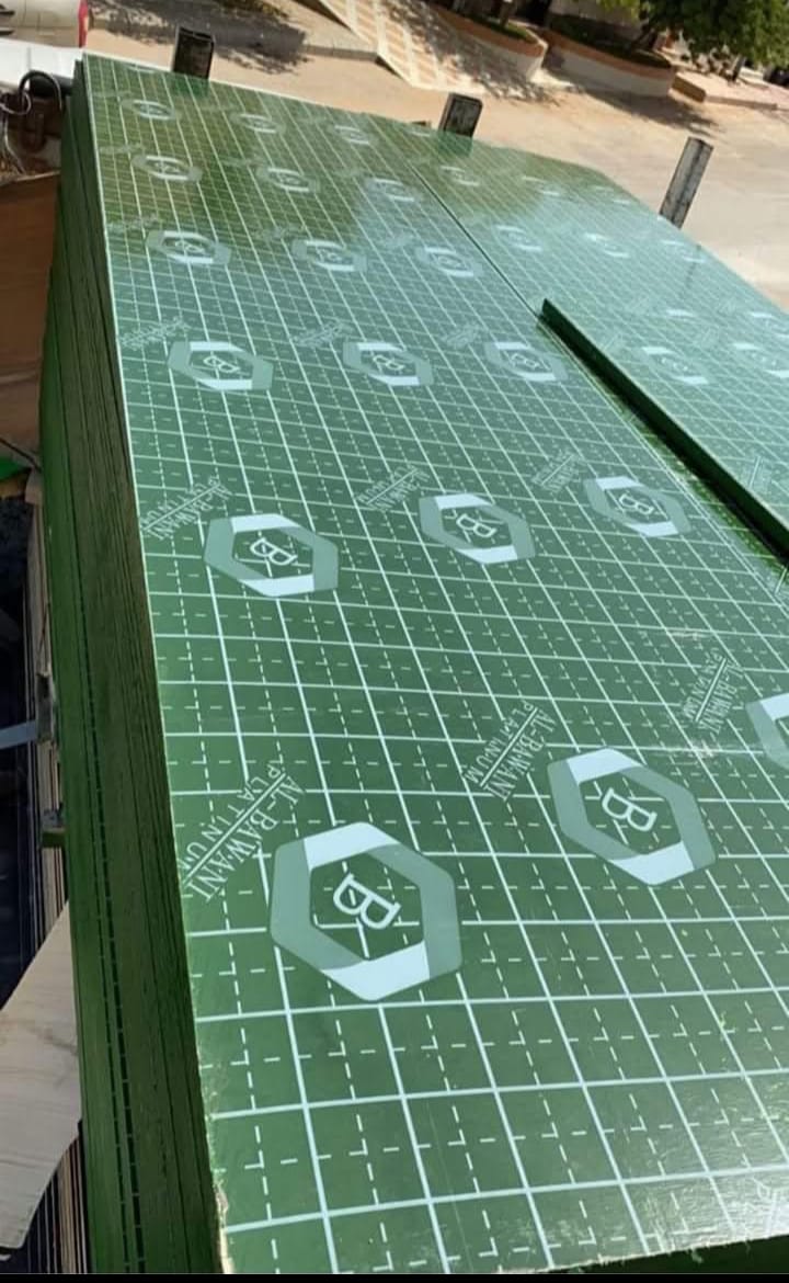 ألواح خشبية للبناء في الرياض